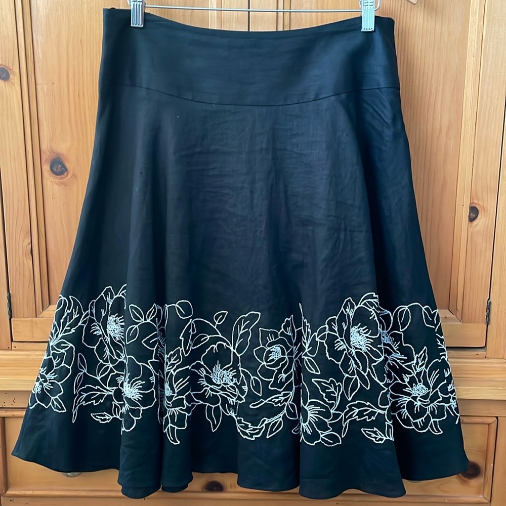 Jones New York Signature black linen flowy skirt, size 12, embroidered floral
